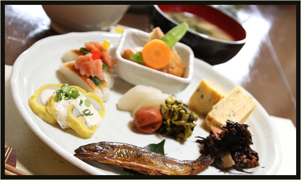 阿蘇のきれいな水で育った川魚やお米、野菜を中心にした和朝食です